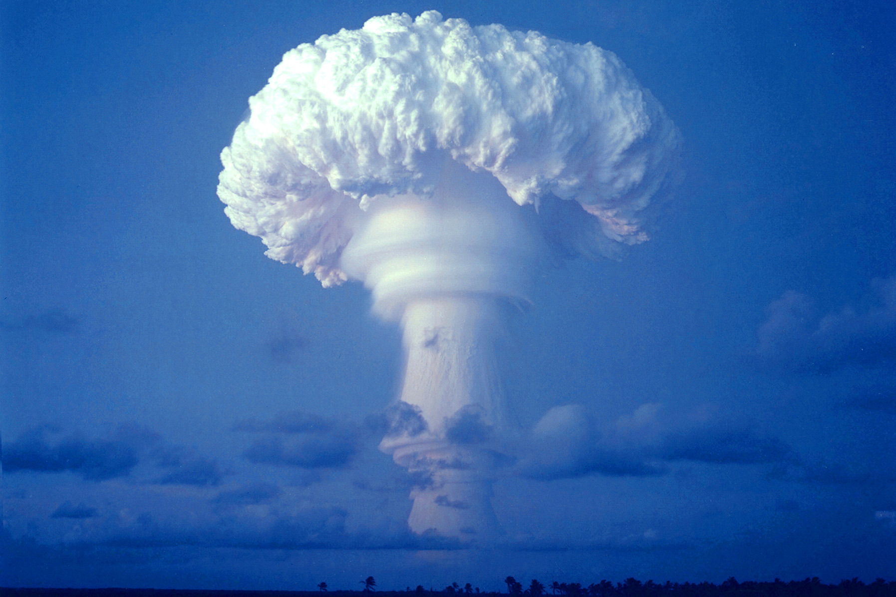 Ядерный взрыв в воздухе. Ядерный взрыв царь бомба. Ядерный гриб. Взрыв ядерный гриб. Термоядерный взрыв.